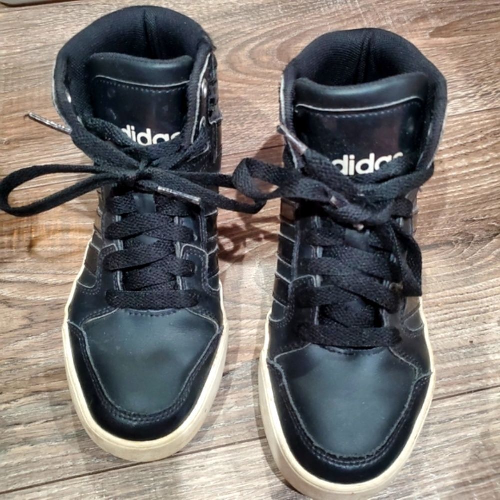 Girls Adidas Sneakers Size 3 1/2 Black and White Sneakers